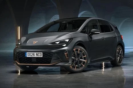 2027 Cupra Born facelift onthuld met fysieke knoppen, agressiever ontwerp