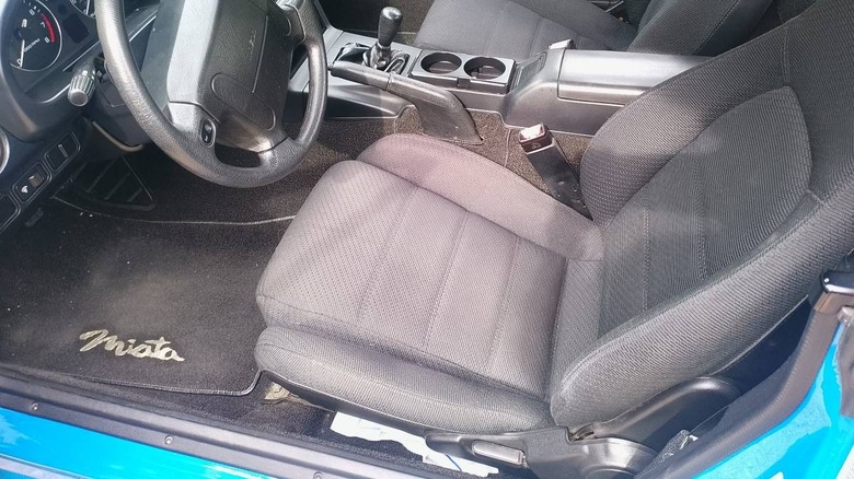 Bild des Fahrersitzes des Mazda MX-5 Miata von 1990