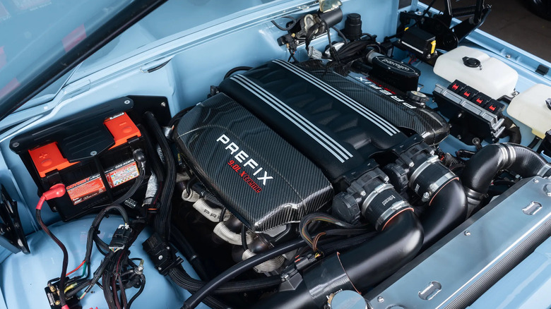 Ein Blick unter die Haube des 9-Liter-V10 mit seinen Kohlefaser-Ventildeckeln im makellosen Motorraum