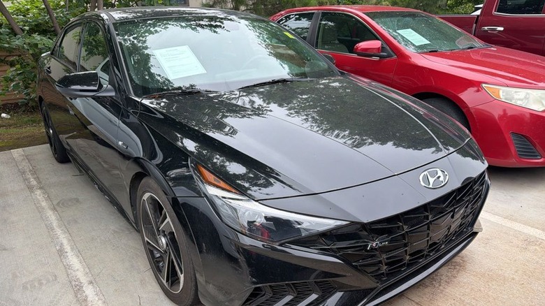 Schwarzer Hyundai Elantra N-Line