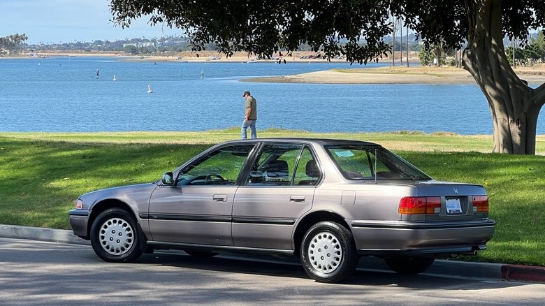 Bild auf der Fahrerseite des Honda Accord LX von 1992