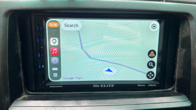 Google Maps auf Apple CarPlay in einem Toyota 4Runner von 2006