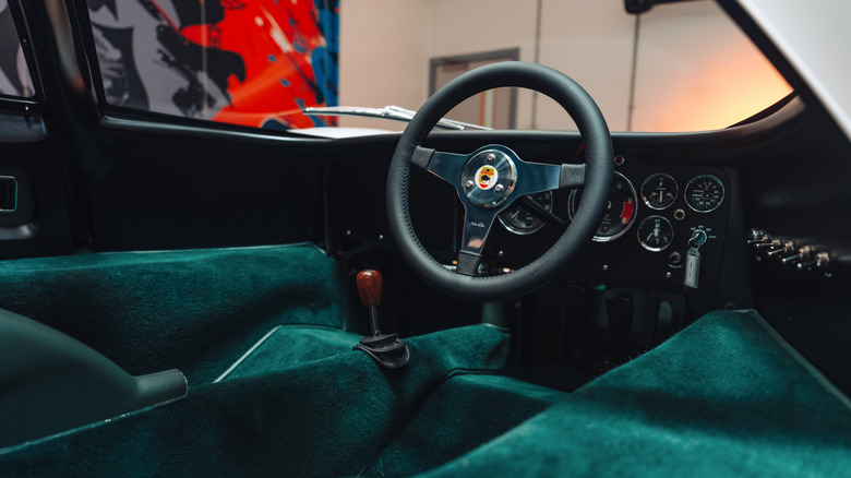 Innenraum des McLaren M6GT als Hommage an Bruce McLaren