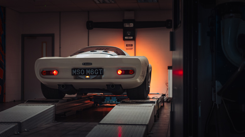 Heck des McLaren M6GT-Tribute-Autos für Bruce McLaren.
