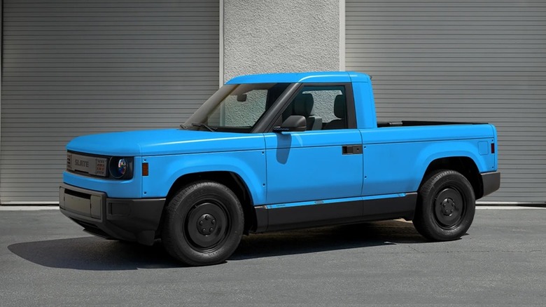 Seitenansicht eines Slate-Trucks mit Crayola-Blaufolie