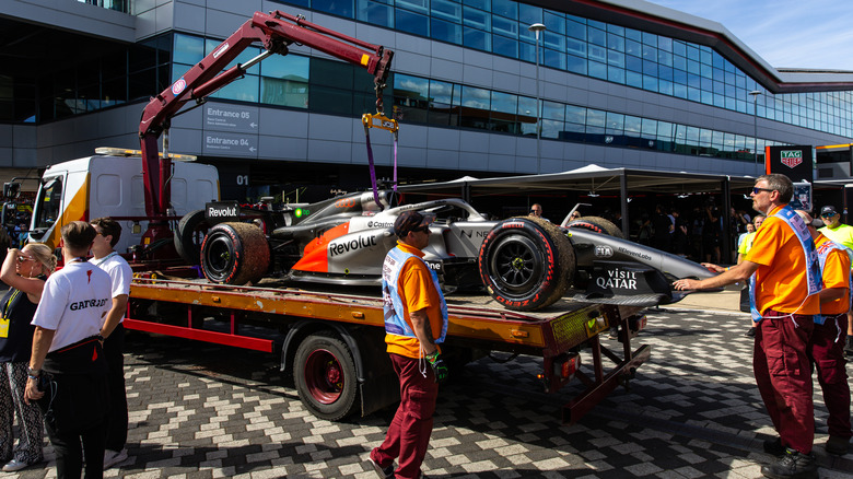 Audi-Wagen wurde während des F1 Grand Prix von Großbritannien auf dem Silverstone Circuit am 5. Juli 2026 in Northampton, Großbritannien, von der Strecke entfernt.