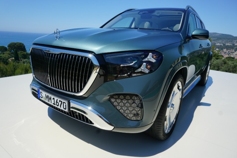 2027 Mercedes-Maybach GLS680 Vorderansicht 3/4