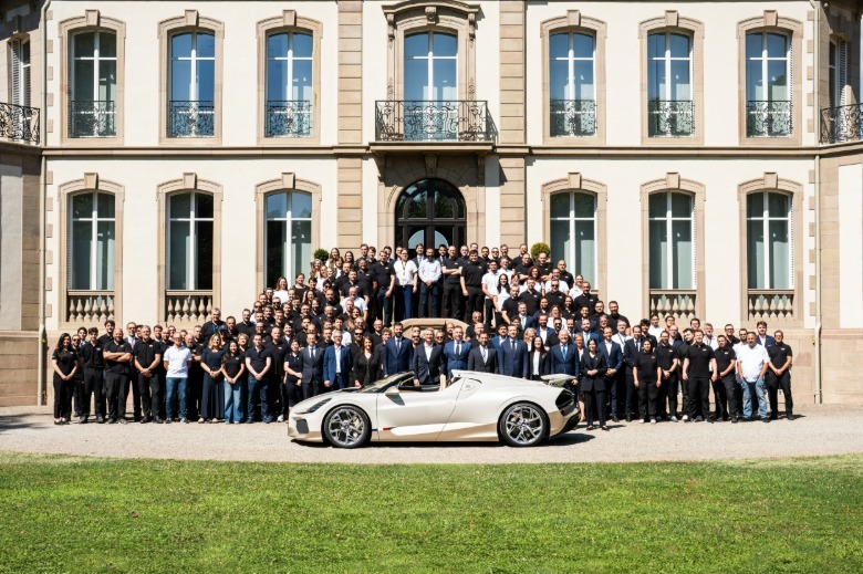 Bugatti-Mitarbeiter vor dem finalen Mistral