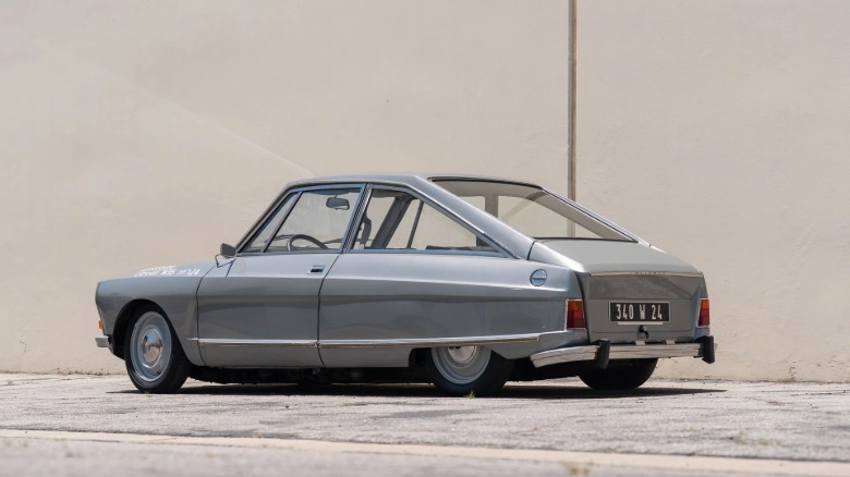 3/4-Hinteransicht eines silbernen Citroën M35-Prototyps von 1970