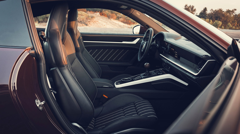 Innenraum des Porsche 911 Carrera S 2027 mit MT-Paket