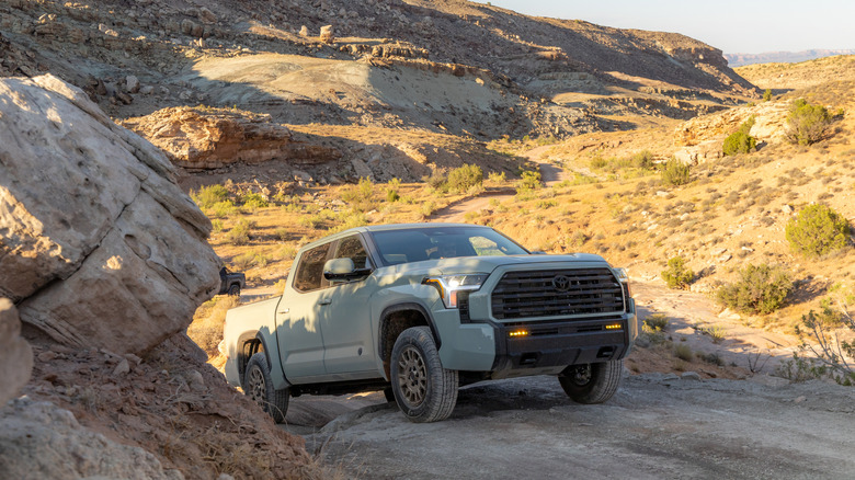2027 Toyota Tundra Trailhunter rockt im Gelände