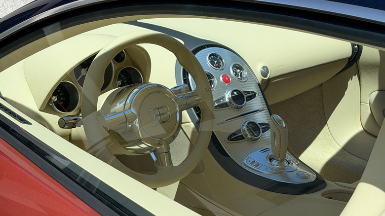 Innenraum einer Wiederinbetriebnahme eines Bugatti Veyron