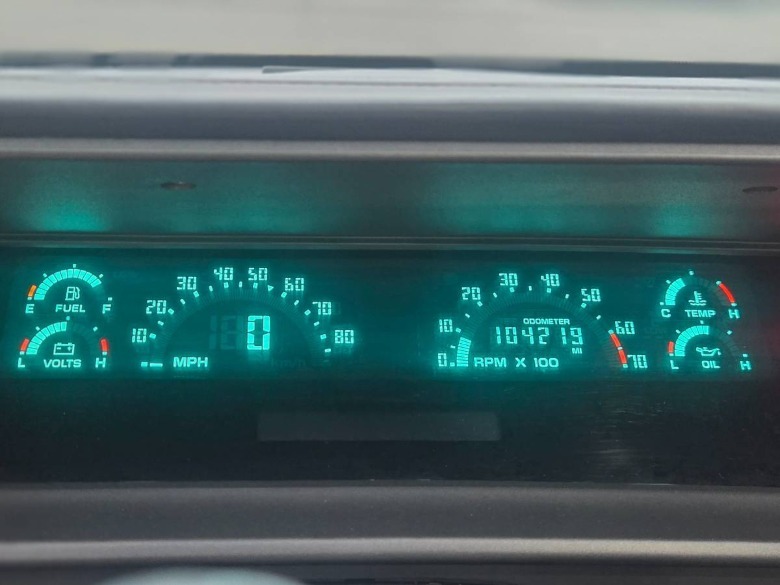 Bild des digitalen Kombiinstruments des Olds Cutlass Supreme aus dem Jahr 1991