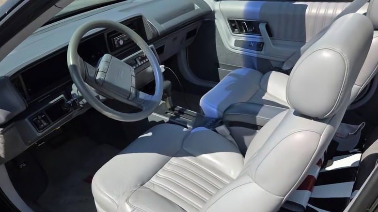 1991 Oldsmobile Cutlass Supreme Cabrio-Vordersitze und Armaturenbrettbild