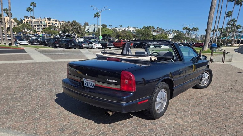 1991 Oldsmobile Cutlass Supreme Cabrio-Heck mit Bild von oben nach unten