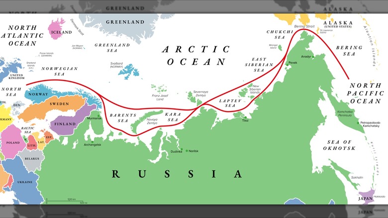 Eine Karte der Nordseeroute entlang Russlands und des Arktischen Ozeans vom Beringmeer bis zur Nordsee in Europa.