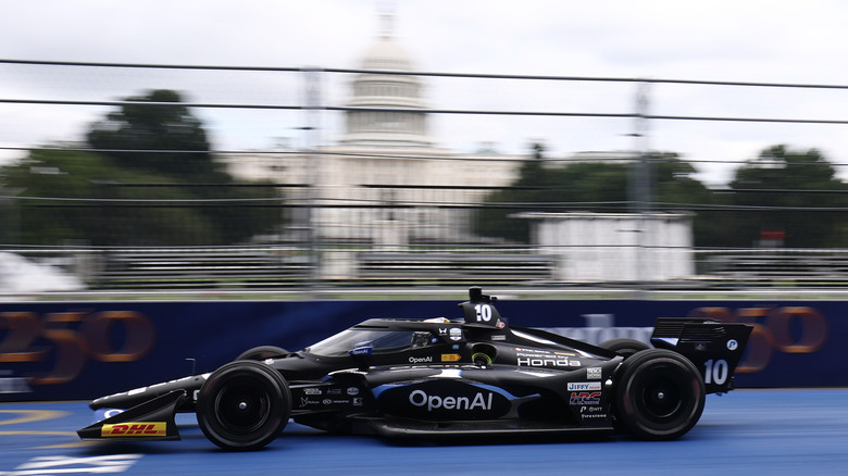 Alex Palou, Fahrer des #10 Open AI Chip Ganassi Racing Honda, fährt während des Trainings für die NTT INDYCAR Series Freedom 250 am 22. August 2026 in Washington, DC.