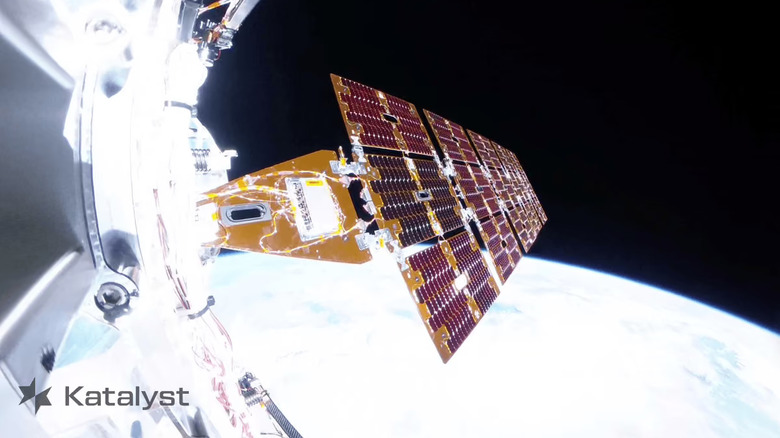 Bordfoto der Raumsonde Link im Orbit über der Erde