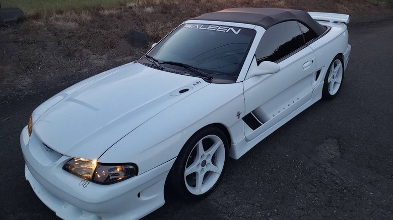 1994 Saleen Mustang S351 Hommage, Vorderansicht mit Bild oben