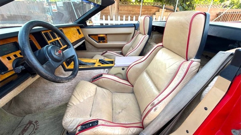 Innenbild des Chevy Corvette Cabriolet von 1986