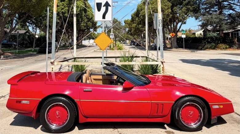 1986 Chevy Corvette Cabrio, vollständiges Bild auf der Beifahrerseite