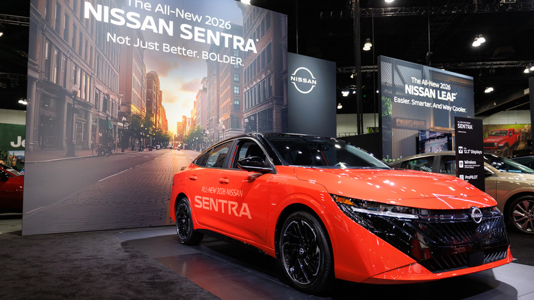 Der Nissan Sentra 2026 wird ausgestellt