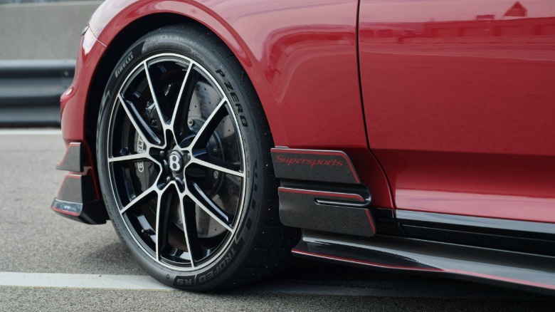 Vorderraddetail eines Bentley Supersports 2027