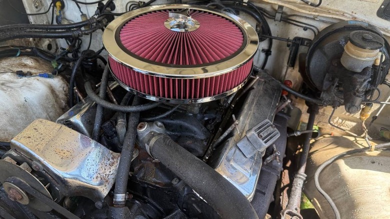 Bild des SBC-Motors des Toyota Land Cruiser von 1983 mit SBC-Antrieb