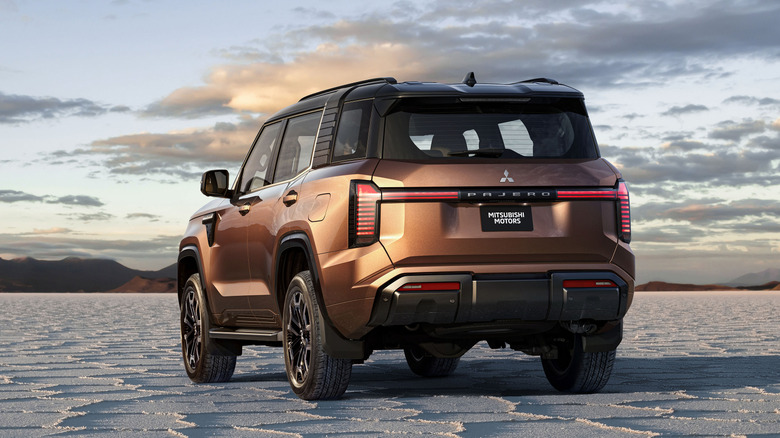 Mitsubishi Pajero 3/4-Rückansicht