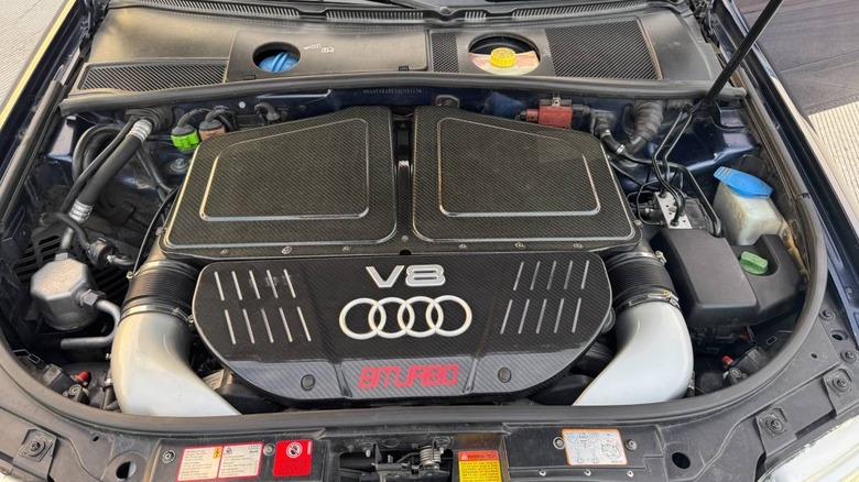 2003 Audi RS6 Biturbo-V8-Bild