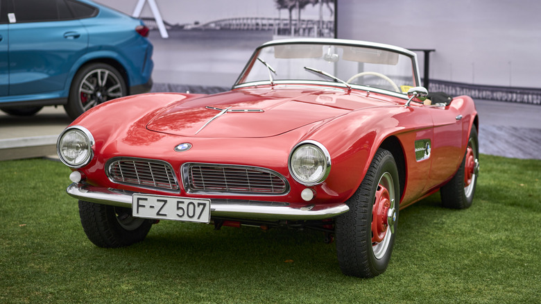 Ein roter BMW 507 beim Amelia Island Concours 2023.