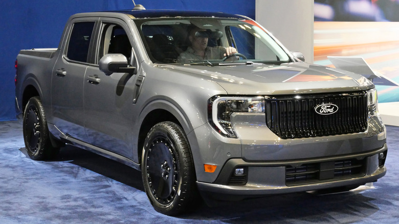 Statische 3/4-Vorderansicht des Ford Maverick Lobo