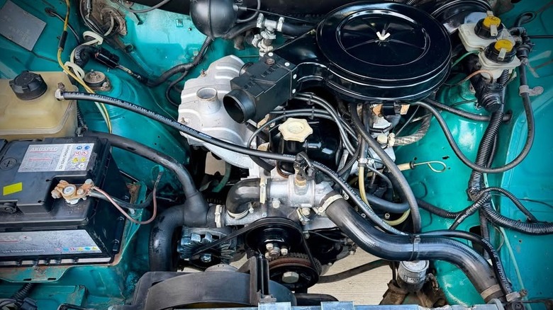 1997 FSO Polonez Roy Pickup 1.6 Motorbild