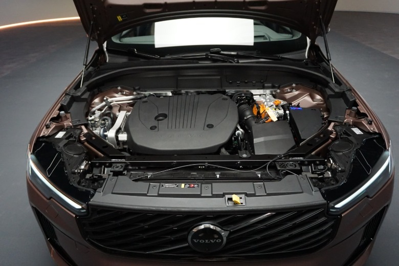 2028 Volvo XC60 T8-Motor