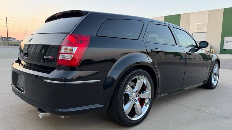 2007 Magnum SRT8 Dreiviertelbild von hinten