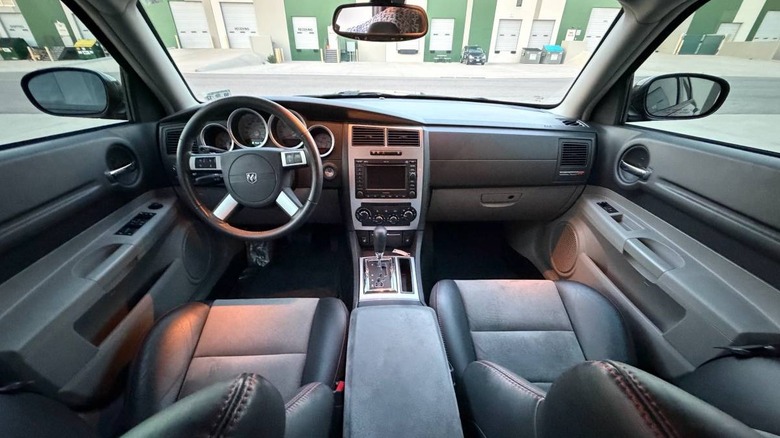 2007 Magnum SRT8 Innen- und Armaturenbrettbild