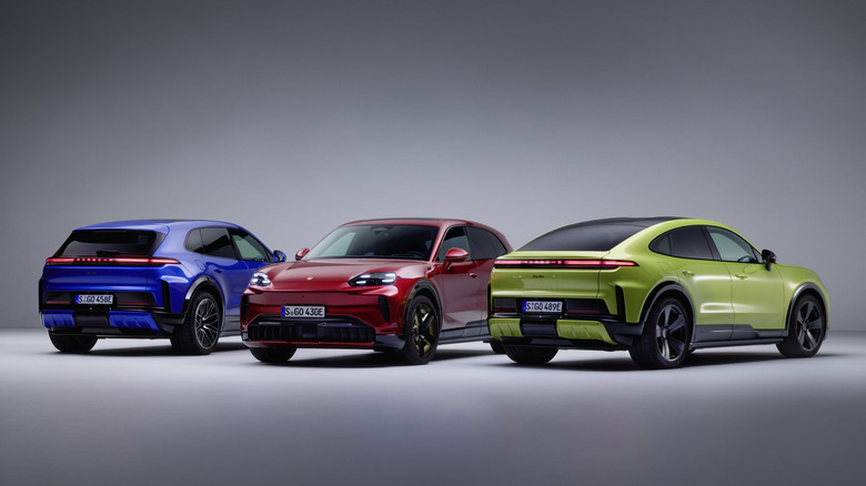 Drei farbenfrohe Porsche Cayenne Electric 2027
