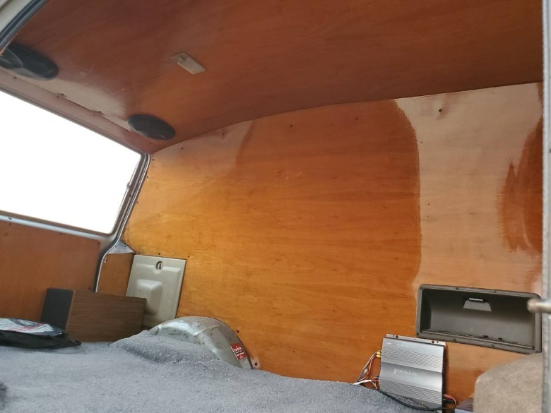Bild der Innenverkleidung des Toyota 4WD Cargo Van von 1987