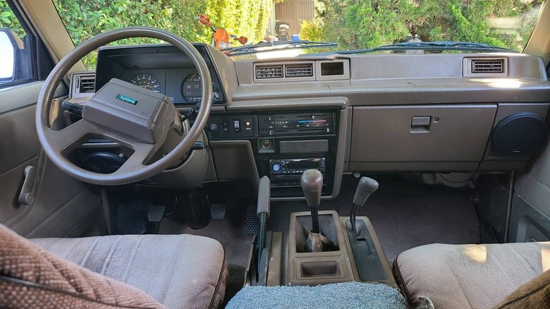 1987 Toyota 4WD Cargo Van Armaturenbrettbild