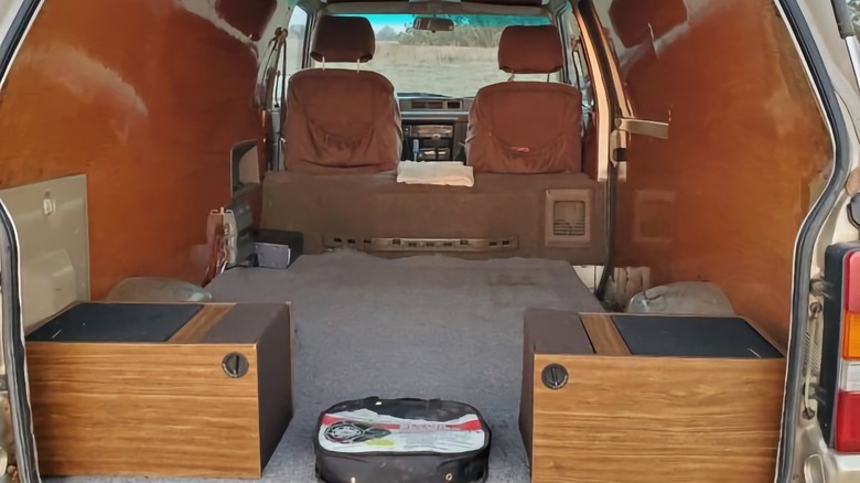 Bild der Heckklappe des Toyota 4WD Cargo Van von 1987