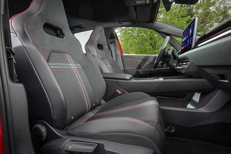Vordersitze eines Volkswagen ID 3 GTI