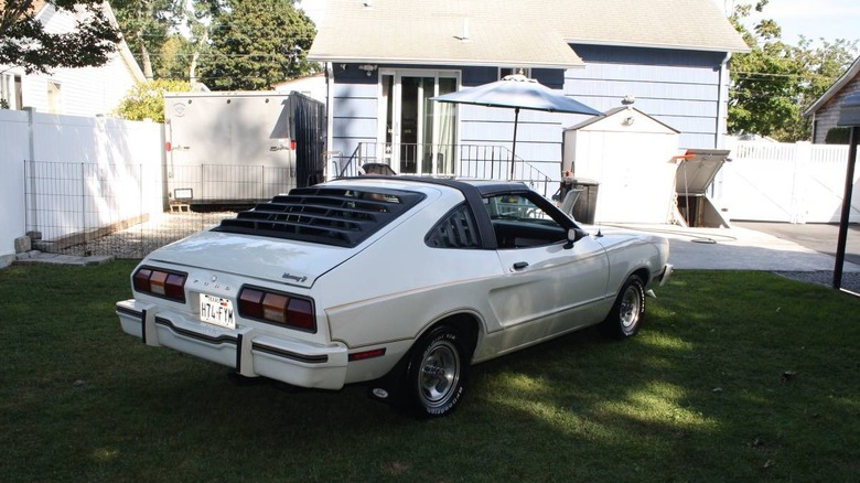 1978 Ford Mustang II Liftback Dreiviertelbild von hinten