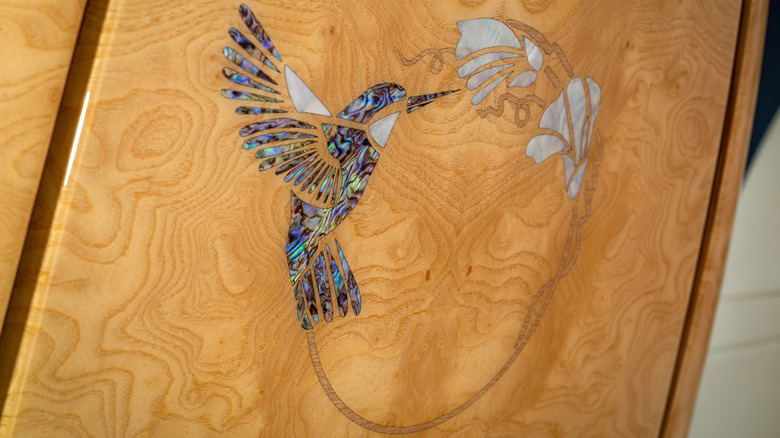 Intarsien aus Abalone-Muscheln im Rolls-Royce Phantom Hummingbird