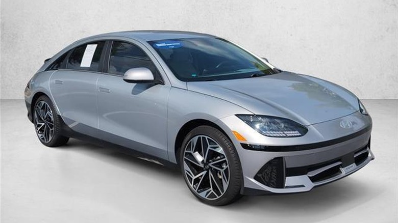 Silberner Hyundai Ioniq6