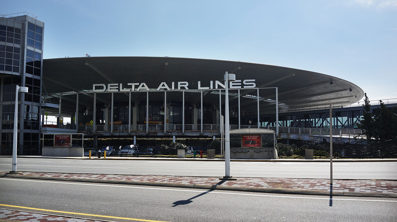 Das Delta Airlines-Terminal des JFK International Airport wird am 28. Februar 2013 im New Yorker Stadtteil Queens gezeigt.