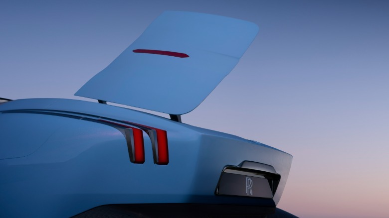 Offene Heckklappe eines Rolls-Royce Nightingale