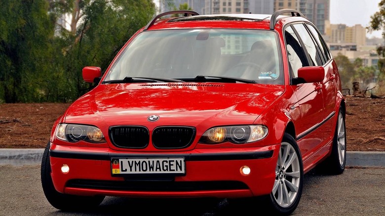 2004 BMW 325xiT Frontendbild