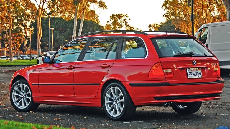 2004 BMW 325xiT Dreiviertelbild hinten