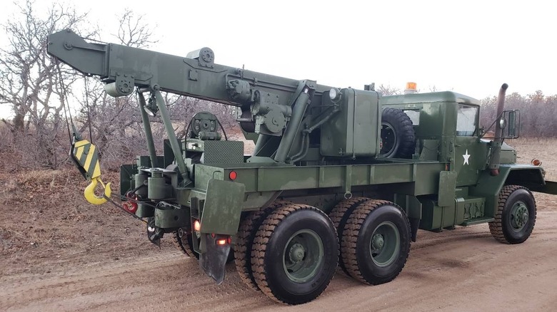 Bild auf der Beifahrerseite des American General M816 Wrecker von 1970
