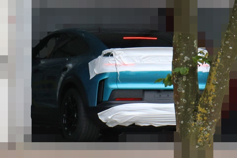 Heck eines Porsche Cayenne Turbo GT Electric Prototyps